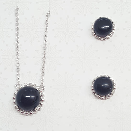 Black cabochon in silver jewellery set