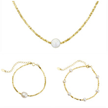 Capris Freshwater Pearl necklace Gold