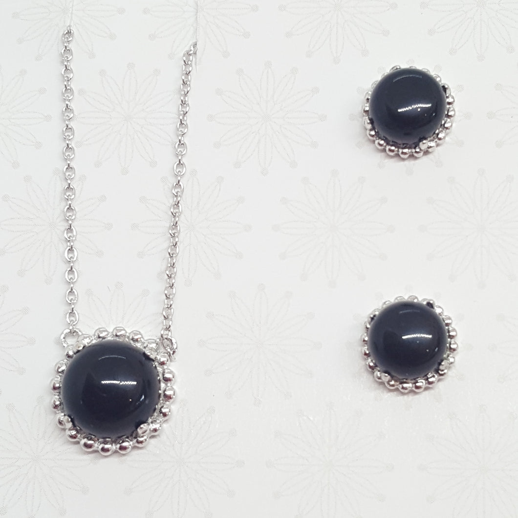 Black cabochon in silver jewellery set