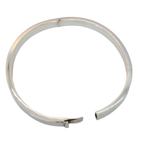 Oval clip open bangle