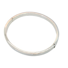 Oval clip open bangle