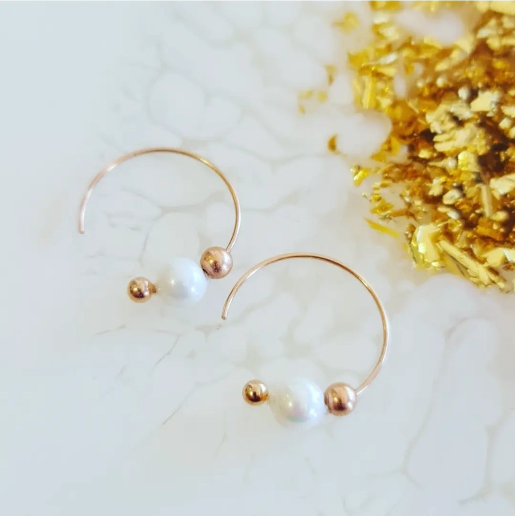 Milli Shell Pearl hoop earrings
